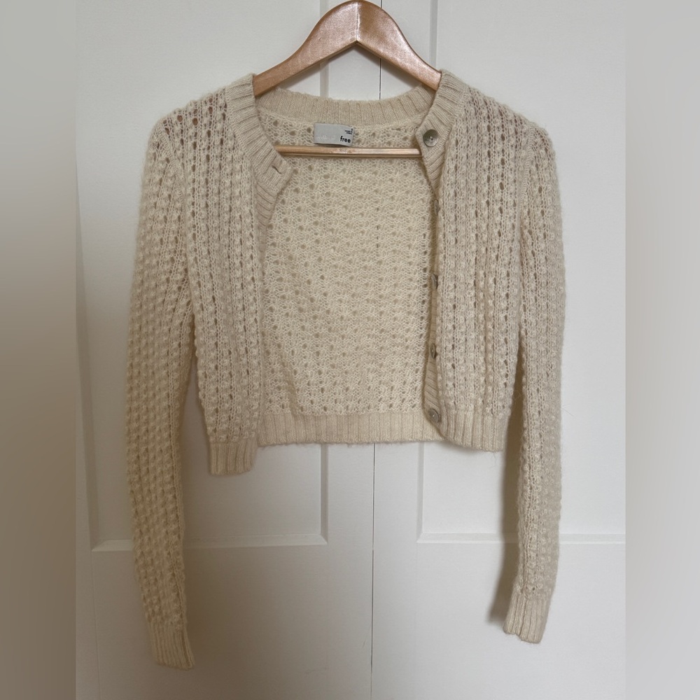 like new aritzia cropped cardigan